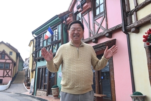 청평호반에 세운 작은 유럽… 年100만명 발길 ‘글로벌 핫플’ 키웠다[지역을 살리는 사람들]