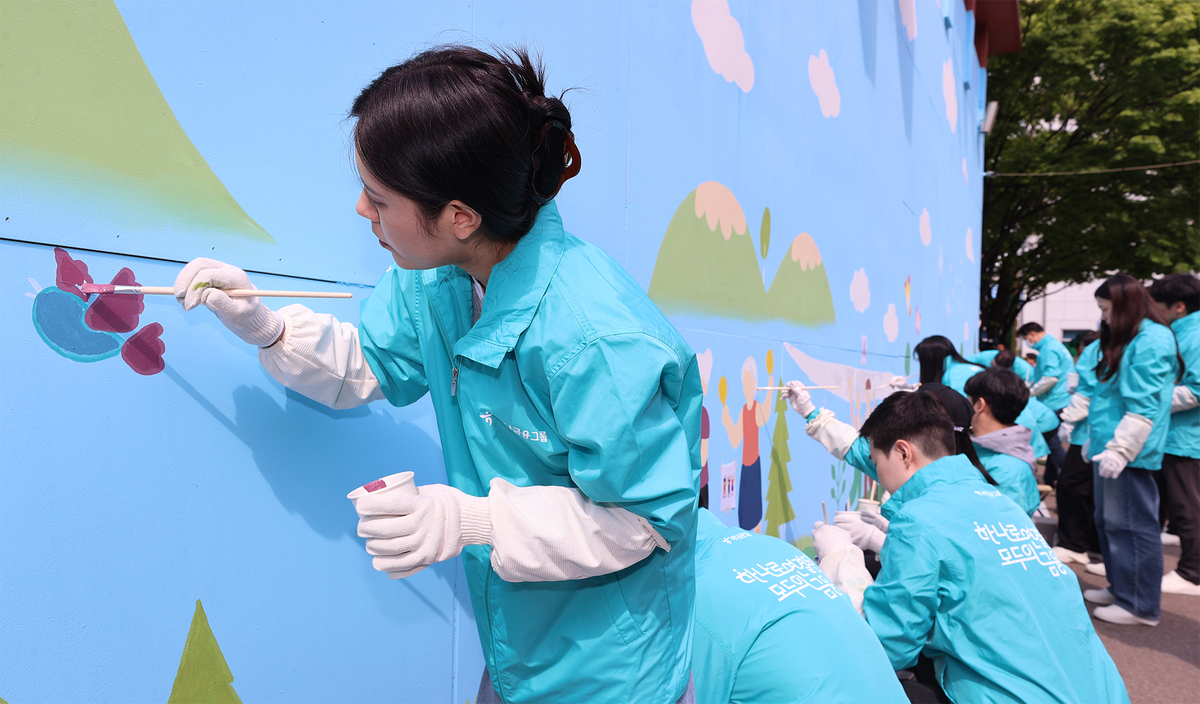 "청라시대 개막 앞두고"...하나금융, 발달장애 작가와 인천에 그린 '... - 뉴스 썸네일 이미지
