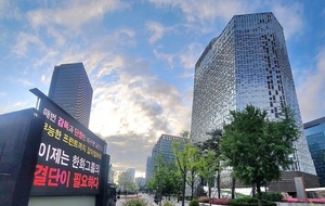 “이제는 결단 필요” 한화 본사 앞서 트럭시위 하는 야구 팬들 무슨 일?