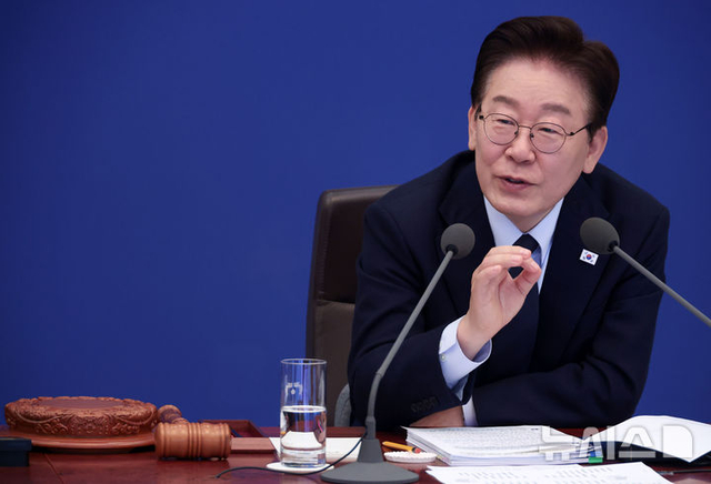 이재명 대통령이 6일 청와대에서 열린 국무회의에서 발언하고 있다. 뉴시스