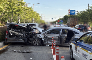 부산 강변대로서 ‘쾅쾅쾅’…80대 운전자 8중 추돌로 6명 ‘경상’