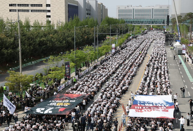 다시 마주 앉는 삼성전자 노조…노노갈등이 변수