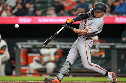 MLB 이정후, 멀티히트…송성문은 도루 성공