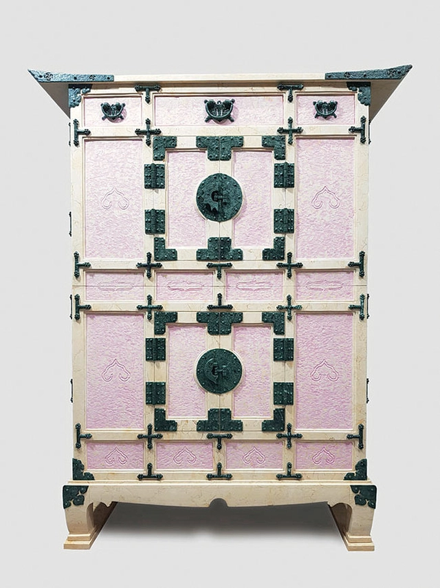 그리워하다 16, 노란대리석에 분홍색 상감, 145×40×30㎝.