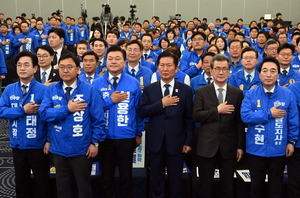 여야 나란히 충청行… 민주 ‘광역 4곳 싹쓸이’ 국힘 ‘역전승’ 모색
