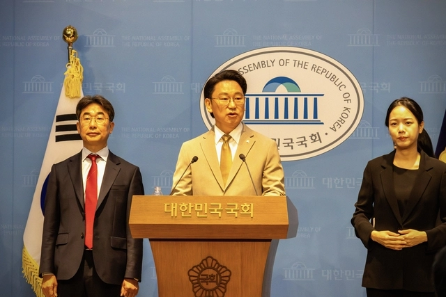 곽상언 민주당 의원이 13일 국회 소통관에서 기자회견을 하고 있다. 곽 의원실 제공