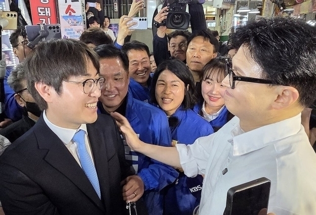한동훈 “하정우, 김용범의 AI 국민배당금 찬성하나”