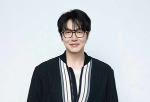 ‘기획사 미등록 운영’ 성시경 누나·소속사 기소유예