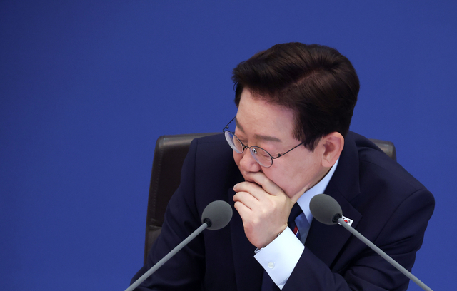 李 지지 3%p 하락 “조작기소 특검법 여파”