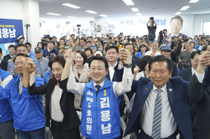 정청래 “김용남, 李가 선택한 민주당의 아들” 조국에 맞불