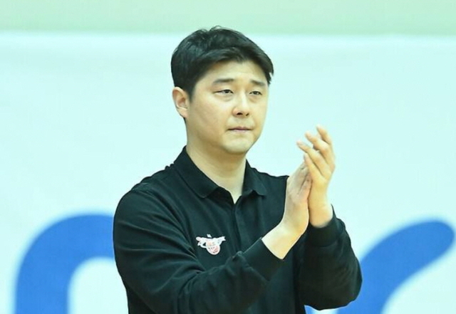 KCC의 김도수 수석코치. KBL 제공