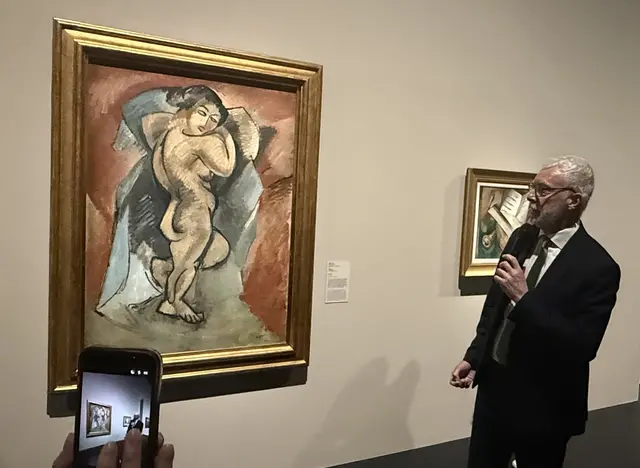크리스티앙 브리앙 퐁피두센터 근대 컬렉션 총괄 큐레이터가 19일 여의도 63빌딩 퐁피두센터 한화에서 조르주 브라크의 ‘대형 누드’에 대해서 설명하고 있다. 박동미 기자