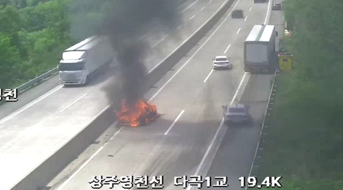 [속보]일가족 4명 사망 참변…‘산소 다녀오다’ 고속도로 충돌 사고
