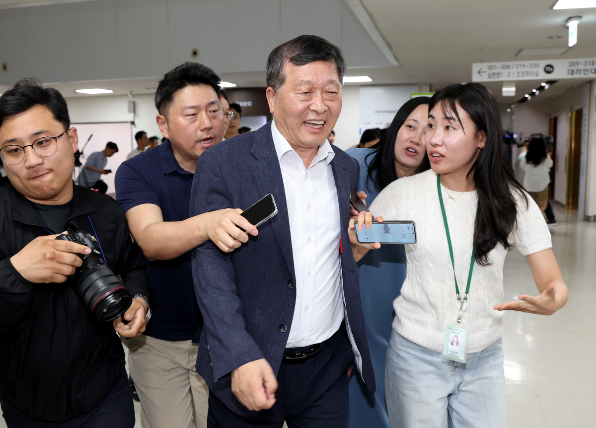 정부세종청사 중앙노동위원회에서 진행 중인 삼성전자 노사 협상 관련 현장 사진
