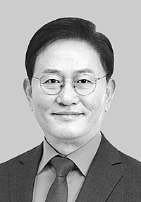핵잠 사업, 軍 아닌 ‘靑 중심’ 중요하다[포럼]
