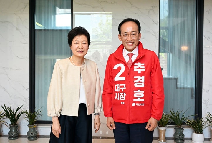 ‘선거의 여왕’ 박근혜, 대구 칠성시장 출격…보수 결집하나