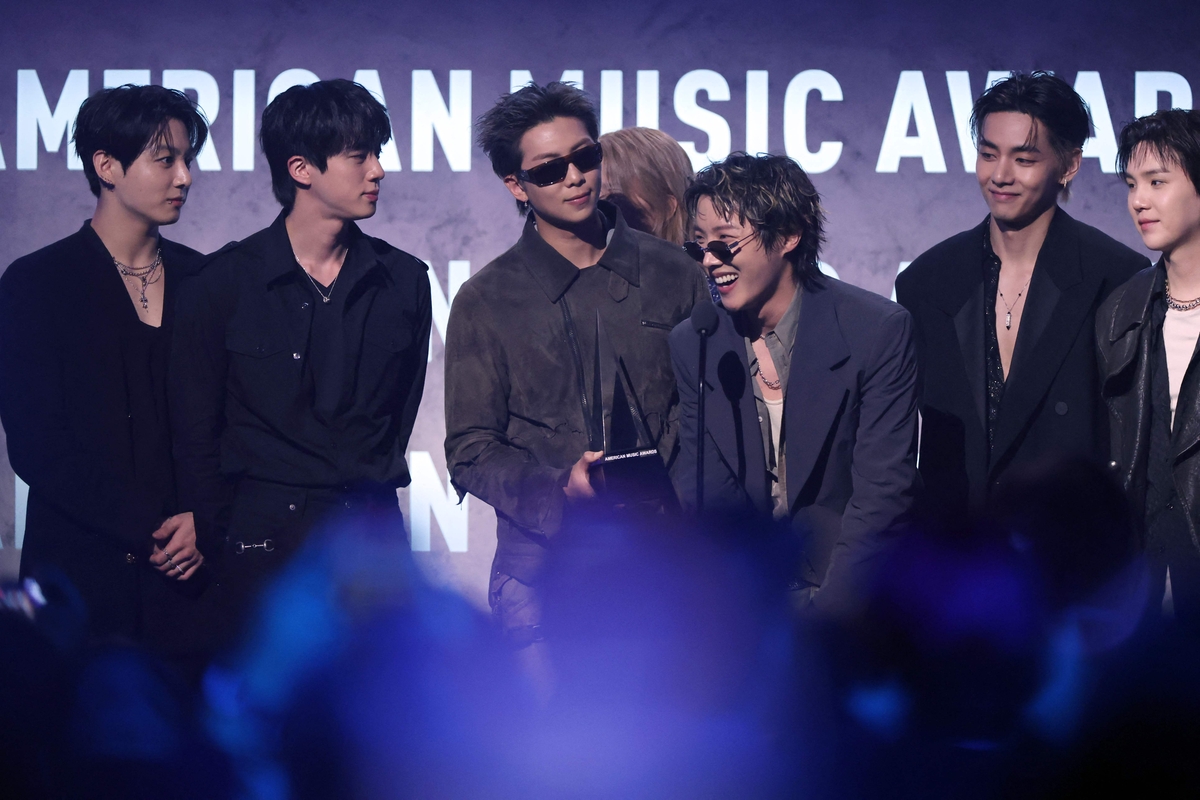 BTS ‘올해의 아티스트’… K팝, AMA를 집어 삼키다