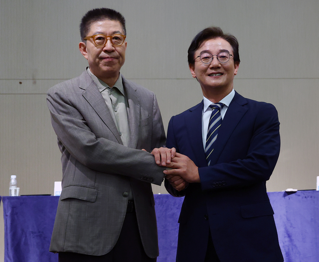 손잡은 朴·田