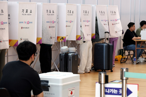 사전투표자가 본투표 또 하면 처벌…투표지 촬영 안돼
