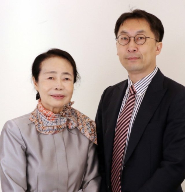 신준원(오른쪽) 대표와 손성례 운영위원장. 