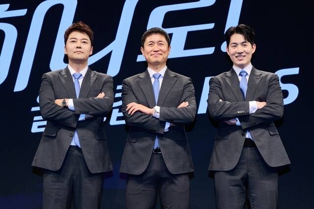 KBS 축구 해설과 캐스터로 나서는 전현무(왼쪽부터), 이영표, 남현종.