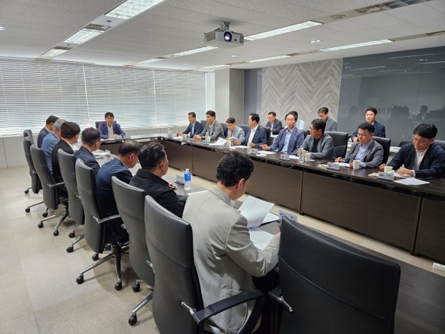 KOVO는 2일 서울 마포구 상암동 연맹 대회의실에서 임시 이사회 및 총회를 열고 숲 TV의 V리그 여자부 페퍼저축은행 배구단 인수를 만장일치로 의결했다. 오해원 기자