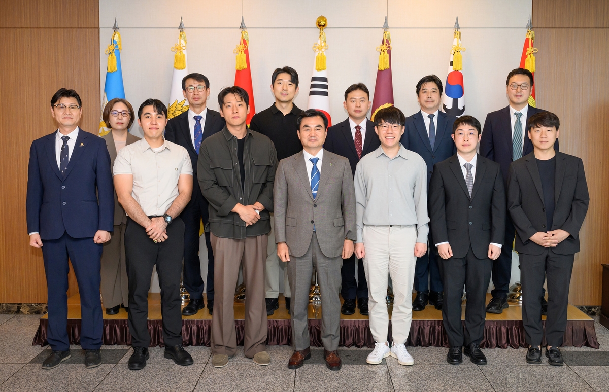 안규백 "창업 청년들 軍·국가 발전에 기여"...국방창업경진대회 출신... - 뉴스 썸네일 이미지