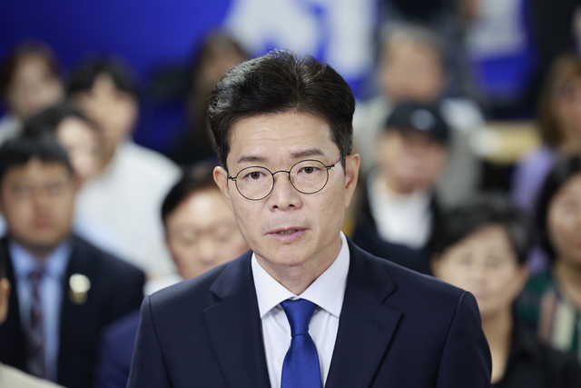 6·3 지방선거 서울시장 선거에 출마한 정원오 더불어민주당 후보가 4일 패배 승복 선언을 하고 있다. 백동현기자