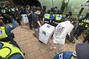 경찰, ‘잠실 투표지 시위대’ 해산…투표함 이송