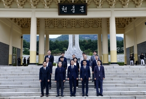 새만금개발청 임직원, 6월 호국보훈의 달 맞아 국립대전현충원 참배