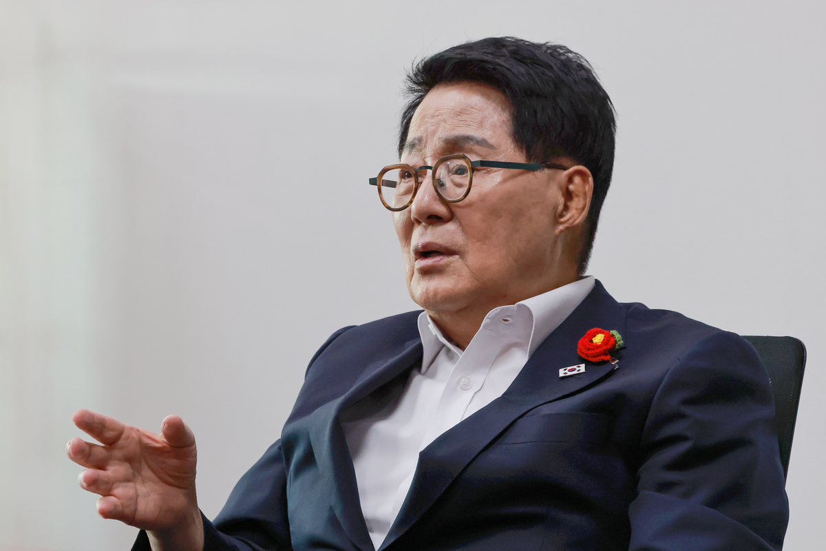 박지원 “대통령 일 잘한다고 까불지 말라는 경고 받은 것”