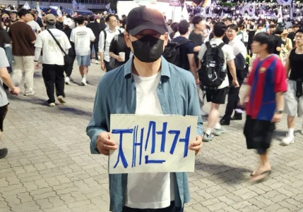 장동혁 대표는 스레드를 통해 “오늘도 시민의 한 사람으로서 올림픽공원에서 여러분과 함께 재선거를 외치겠습니다”라고 밝혔다. 장동혁 대표 스레드