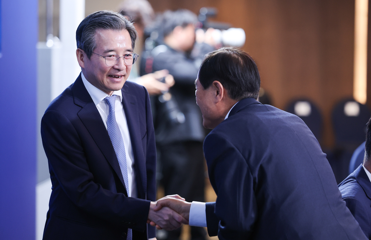 靑 정책실장의 1년 소회...“역대급 기업실적·코스피·환율, 좋은 일도 어려운 일도 가보지 않은 낯선 과제”