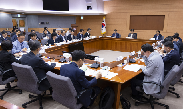 지난 5월 28일 정부서울청사에서 제5차 국민연금 기금운용위원회의가 열리고 있다. 연합뉴스