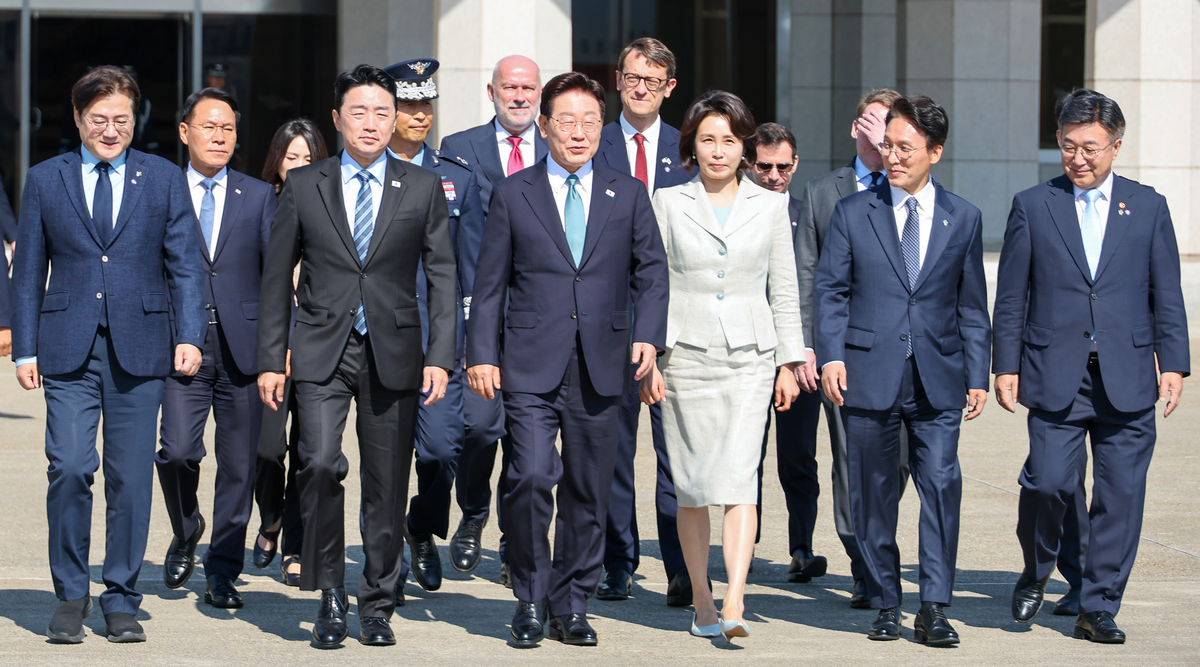 靑 “黨, 순방환송식 오지마라” … ‘정청래 역할제한’ 신호 해석도