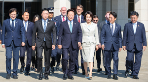 靑 “黨, 순방환송식 오지마라” … ‘정청래 역할제한’ 신호 해석도