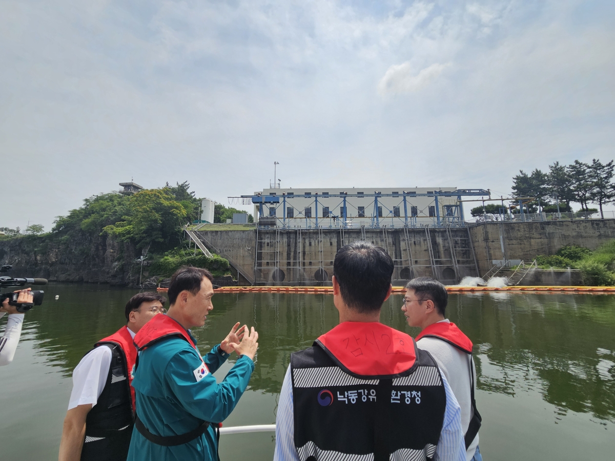 낙동강 하류 첫 조류경보...환경당국 대응 강화 - 뉴스 썸네일 이미지