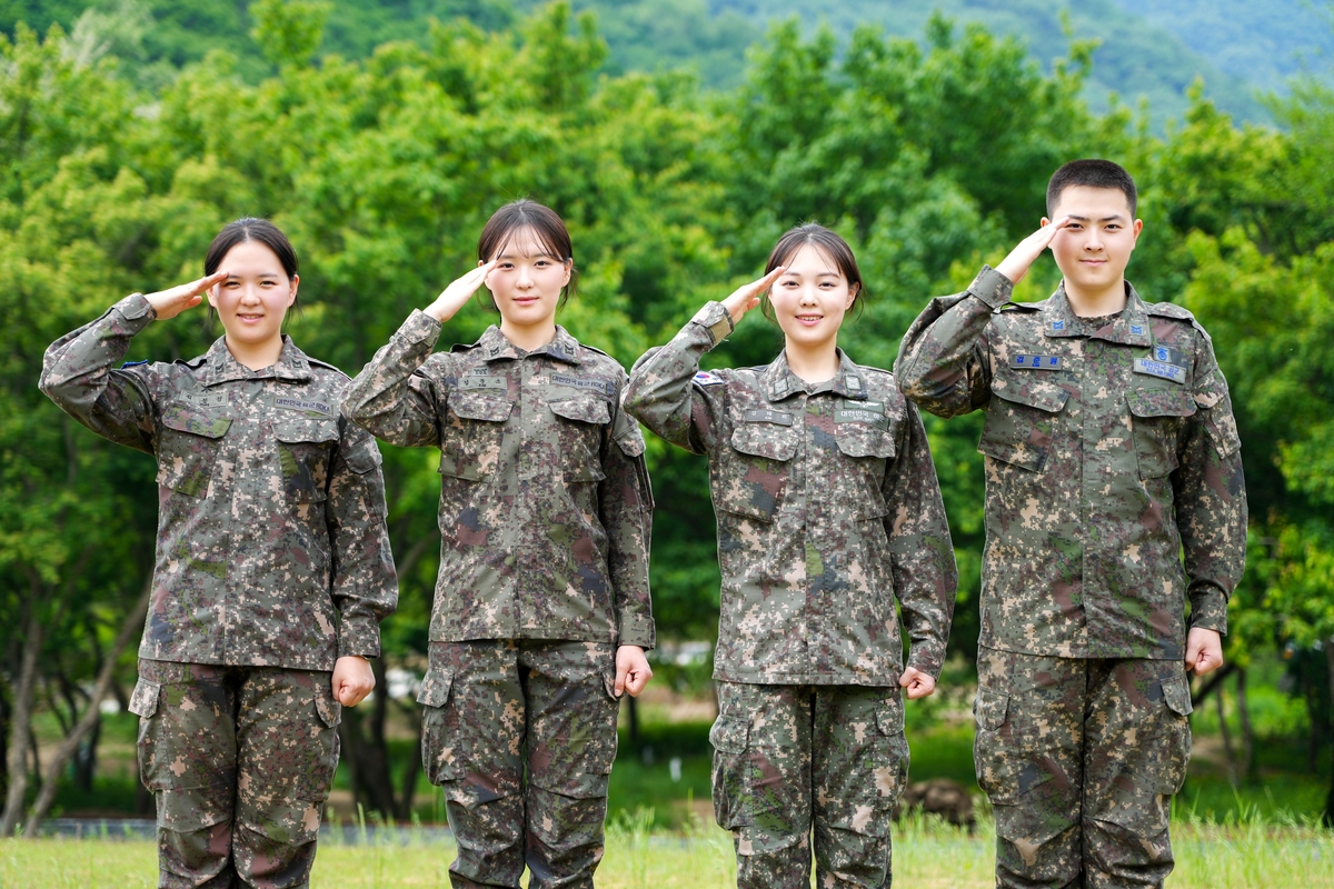 첫 육·해·공군 부사관 4남매 “나라 지키는게 우리들 행복”