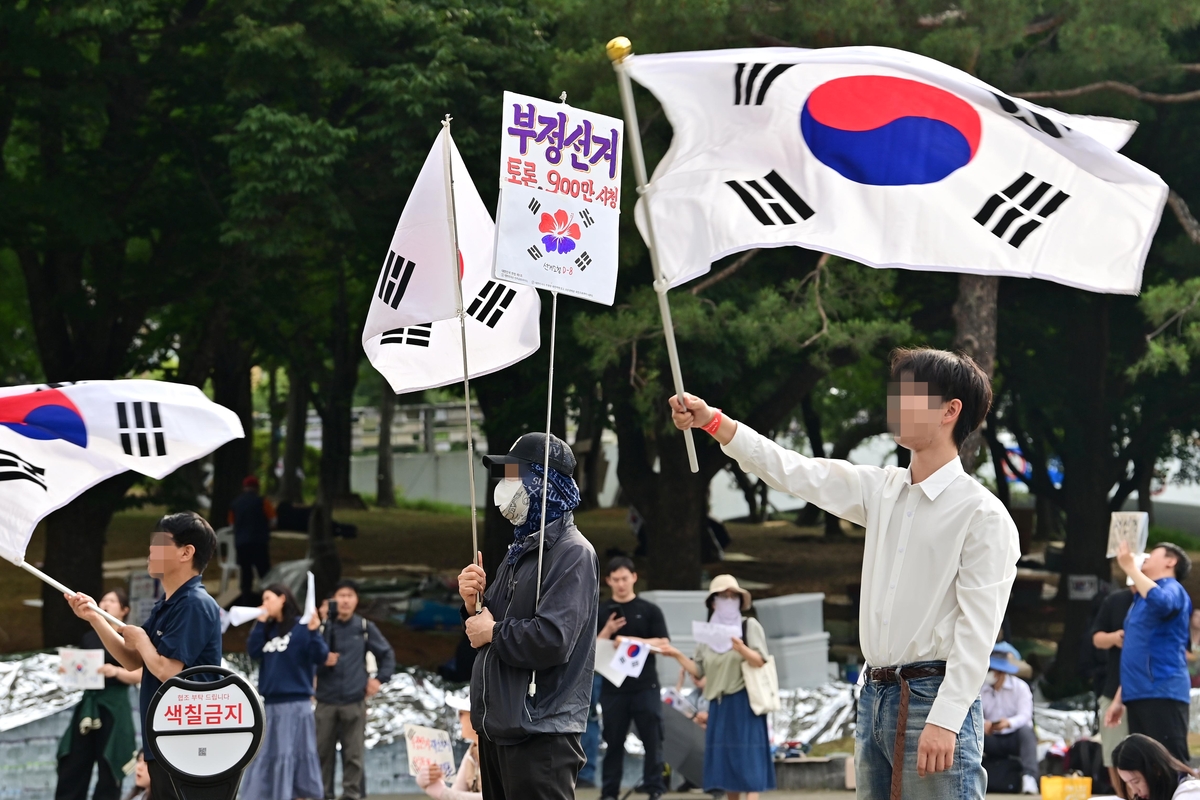 참정권 시위에 부정선거론 편승… 공정·불신 엉킨 ‘혼란의 잠실’