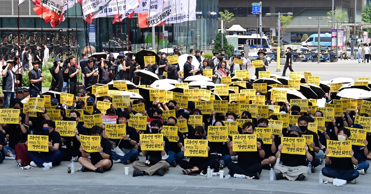 “우리도 달라” 국민메신저도 터졌다… 성과급 줄파업 ‘夏鬪 비상’