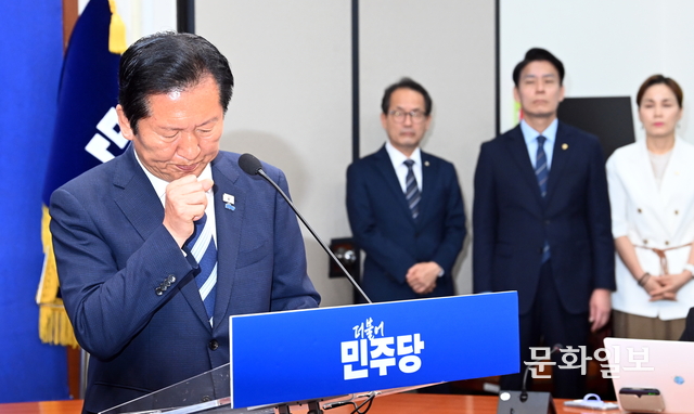 정청래 더불어민주당 대표 겸 총괄상임선대위원장이 지난 4일 오전 국회 당대표회의실에서 6.3전국동시지방선거 결과와 관련한 기자회견을 하고 있다. 곽성호기자