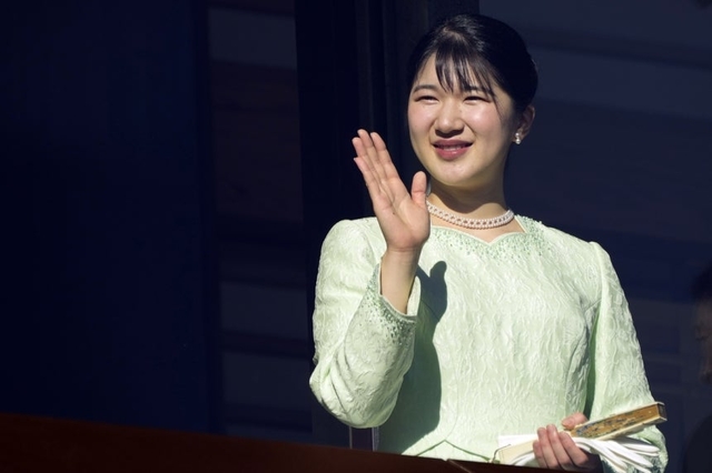 지난해 1월 새해 축하 행사에서 아이코 공주가 국민들에게 손을 흔들고 있다. AP 연합뉴스