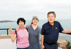 다슬기·옥수수·쑥 싸보낸 여동생 내외… 부모님 보는 듯[자랑합니다]