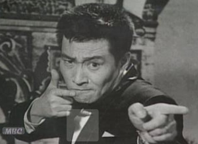 방송인 고(故) 곽규석 씨. 1951년 공군 이등병으로 입대해 공군군악대에서 복무, ‘후라이보이’ 밴드의 사회자이자 베이스 연주자로 활약했다. 11일 공군음악회서 AI(인공지능)로 부활 공동MC를 맡는다. 공군 제공