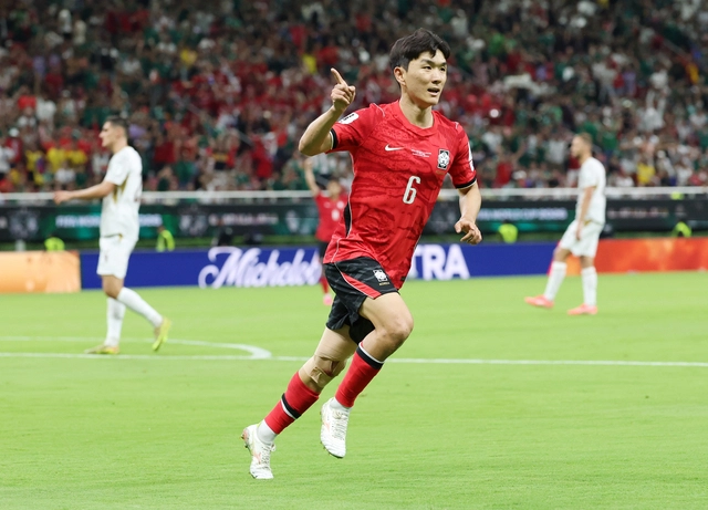 11일(현지시간) 멕시코 사포판 과달라하라 스타디움에서 열린 2026 북중미 월드컵 A조 1차전 한국과 체코의 경기. 첫 골을 성공시킨 황인범이 세리머니를 하고 있다. 연합뉴스