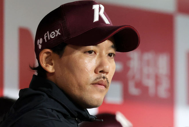 [속보]키움 히어로즈 이용규 코치 음주운전…경찰차 들이받아