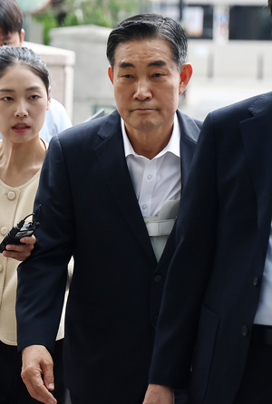 특검, ‘계엄 정당화 메시지 전달 의혹’ 신원식 첫 조사