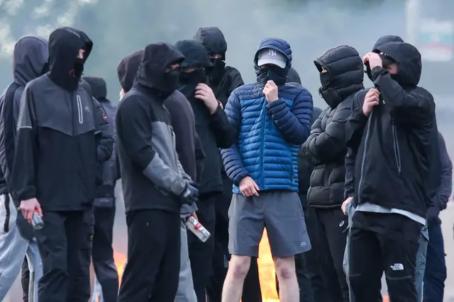 복면과 두건으로 얼굴을 가린 남성들의 모습. AFP 연합뉴스
