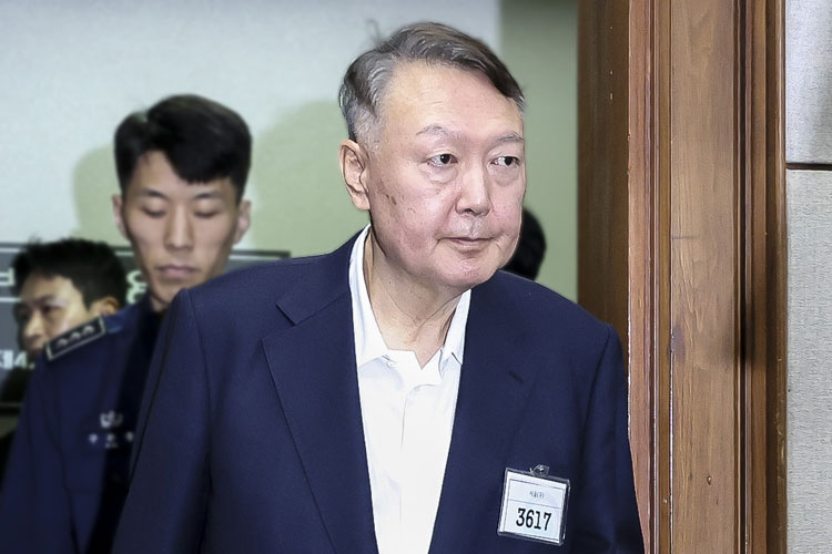 [속보] 종합특검, 尹 ‘군형법상 반란’ 혐의 소환 조사