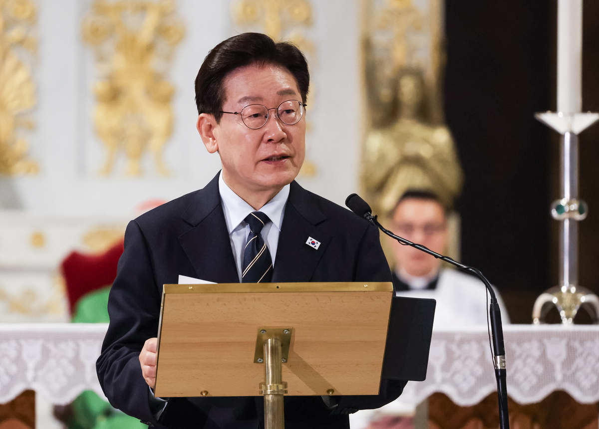 李 대통령 “정전 넘어 평화체제 구축…6·15남북공동선언 희망 불씨”